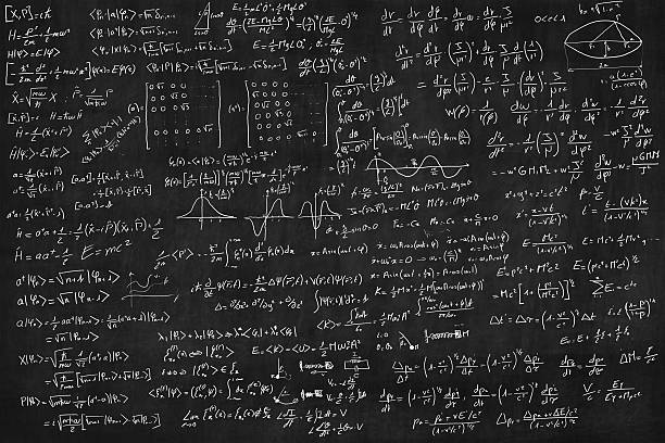 pizarra de ecuaciones completo - matemáticas fotografías e imágenes de stock