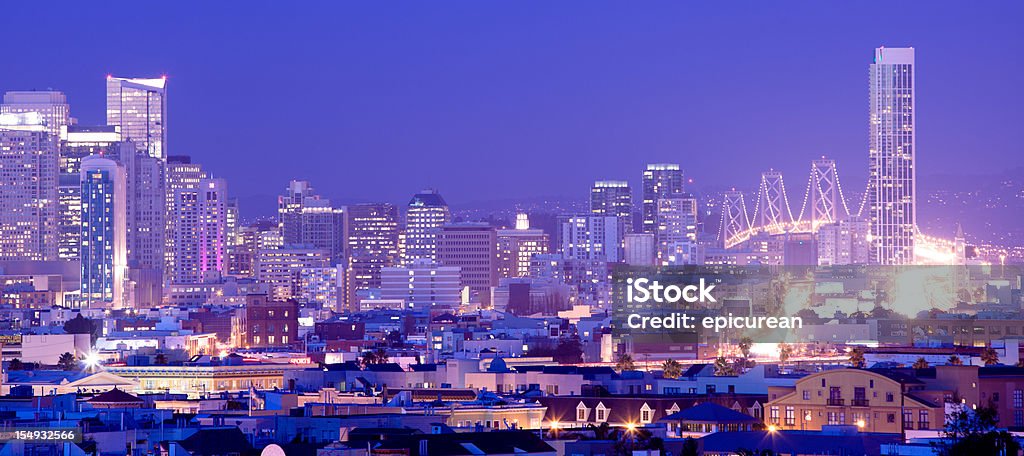 Atardecer en el centro de la ciudad de San Francisco - Foto de stock de Aire libre libre de derechos