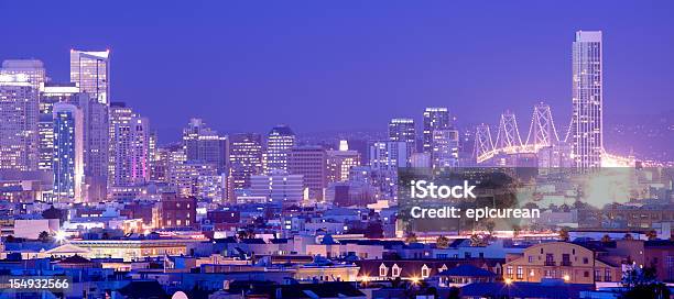 Atardecer En El Centro De La Ciudad De San Francisco Foto de stock y más banco de imágenes de Aire libre