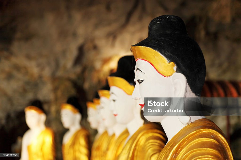 Estatua de Buda Retratos en cave templo - Foto de stock de Amor - Sentimiento libre de derechos