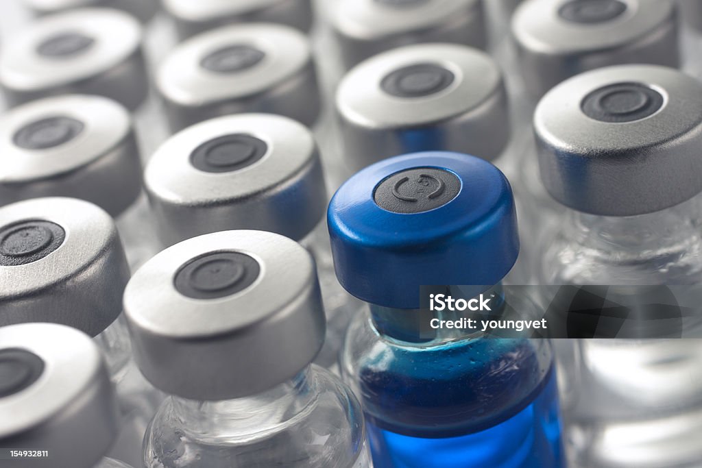 Garrafinha de medicamentos e vacinas azul - Foto de stock de Frasco royalty-free
