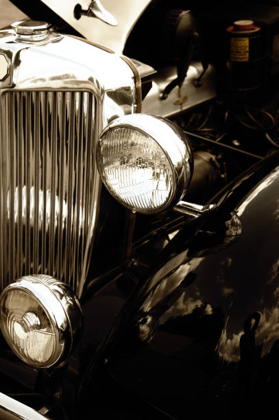 istock Vintage car headlamps and grill 154932830