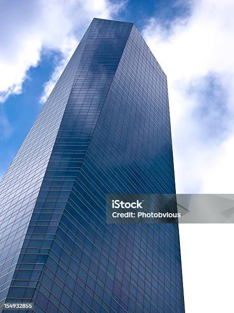 Muy Alto Negro Rascacielos Cámara De Formato Medio Foto de stock y más banco de imágenes de Aire libre