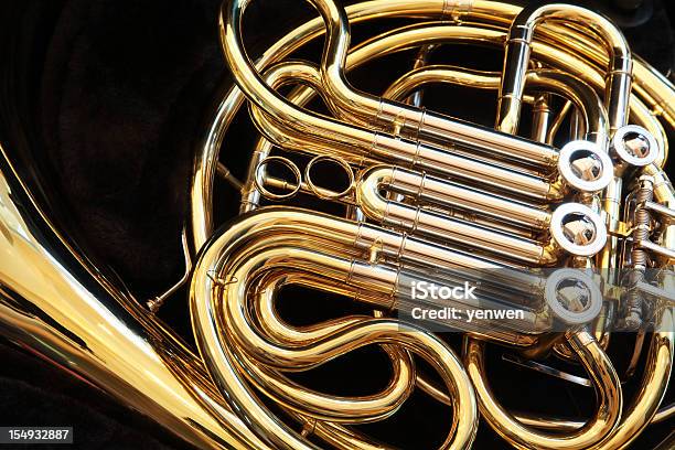 Trompa Francesa Grande - Fotografias de stock e mais imagens de Instrumento Musical - Instrumento Musical, Musica Clássica, Trompa