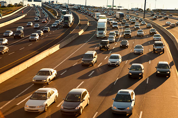 rush hour traffic jam en la autopista - traffic jam traffic car commuter fotografías e imágenes de stock