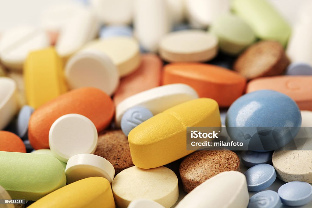 さまざまな薬と栄養サプリメント - カラー画像のロイヤリティフリーストックフォト