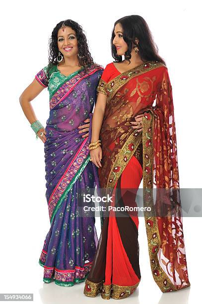 Photo libre de droit de Deux Femmes Portant Ses Saris Somptueux Indien banque d'images et plus d'images libres de droit de Sari - Sari, Bangladesh, Femmes