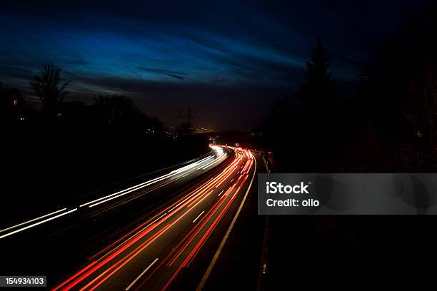 Photo libre de droit de Autoroute À La Tombée De La Nuit Exposition Prolongée banque d'images et plus d'images libres de droit de Abstrait