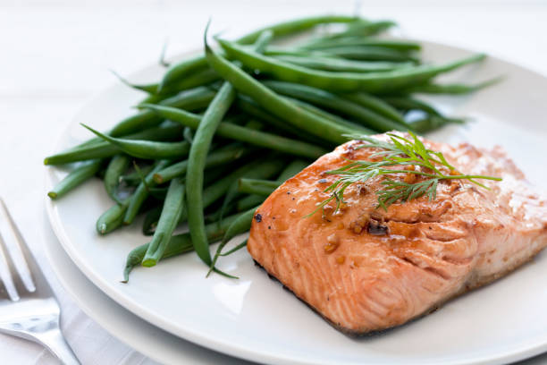 istock Grilled Salmon with Green Beans 154934163