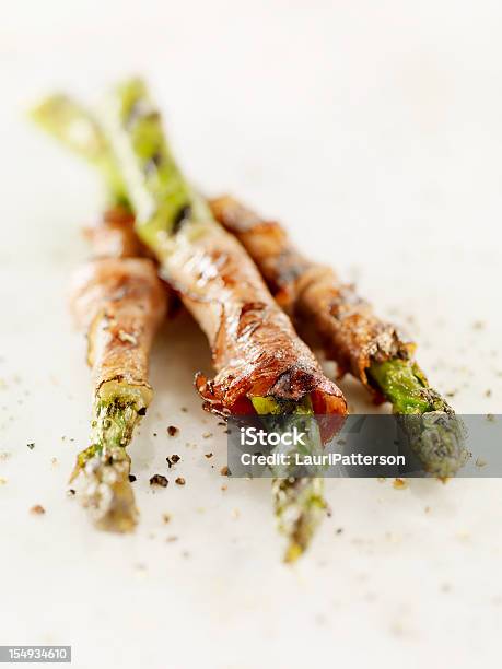 Prosciutto Grigliato Avvolto Asparagi - Fotografie stock e altre immagini di Alimentazione sana - Alimentazione sana, Alla griglia, Ambientazione interna