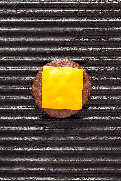 cheeseburguer - barbecue grill barbecue burger hamburger imagens e fotografias de stock