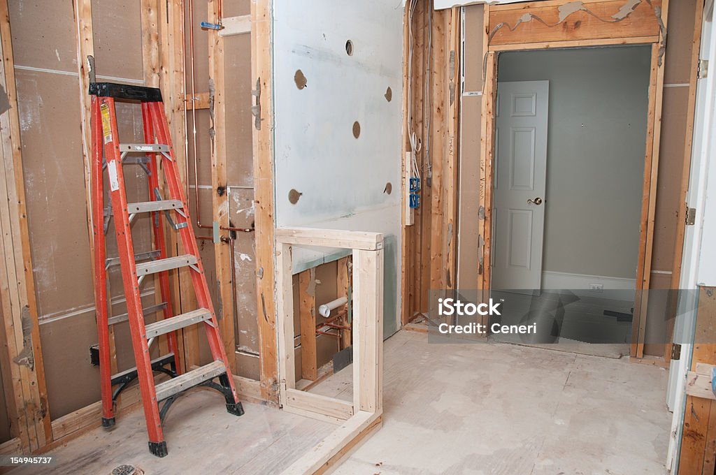 Baño principal de la remodelación: Encuadre de fase - Foto de stock de Baño libre de derechos