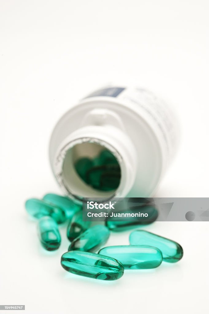Cápsulas de gel verde - Foto de stock de Ibuprofeno libre de derechos