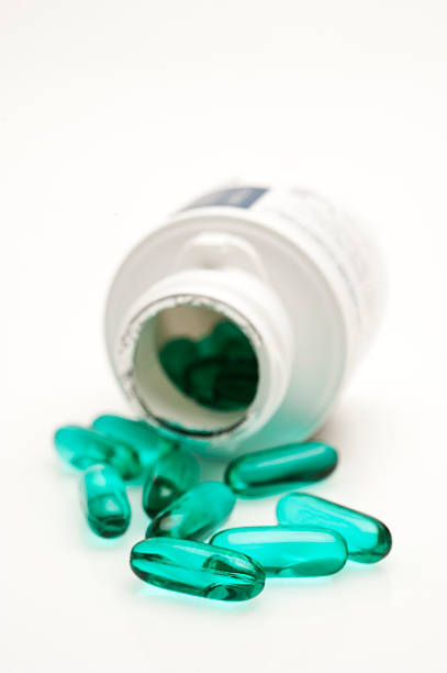 gel de cápsulas verde - capsule pill gel effect green - fotografias e filmes do acervo