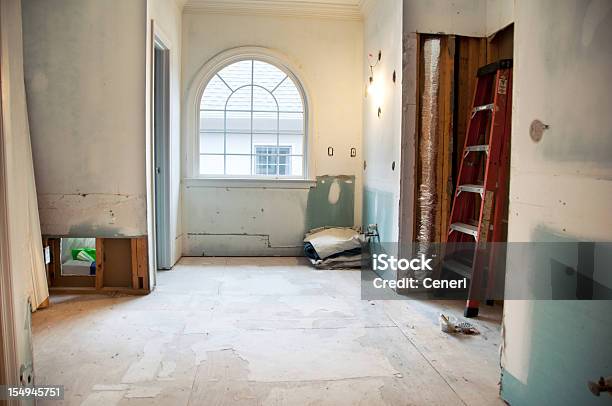 Baño Principal De Remodelación Y Renovación En Curso Foto de stock y más banco de imágenes de Renovación