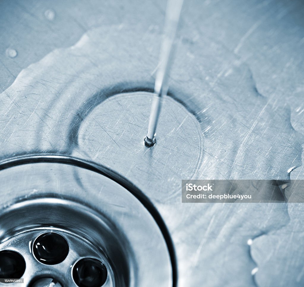 Scarico con acqua - Foto stock royalty-free di Acqua