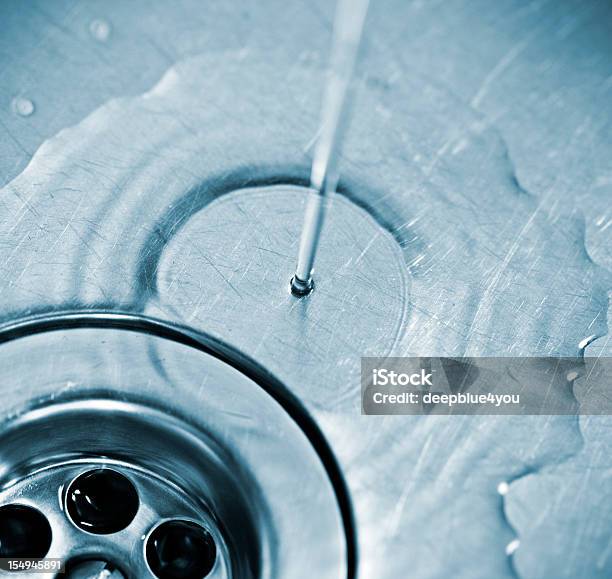 Scarico Con Acqua - Fotografie stock e altre immagini di Acqua - Acqua, Pulire, Trasparente