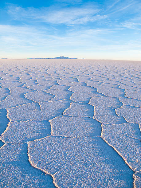 see salar de uyuni-salt flats in bolivien - salar stock-fotos und bilder