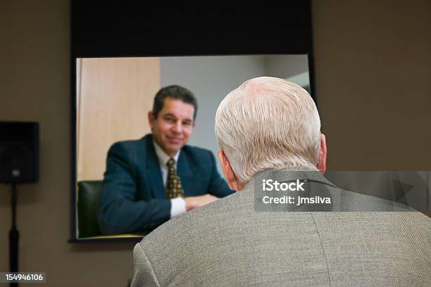 Vídeo Para Conferencias Foto de stock y más banco de imágenes de 60-64 años - 60-64 años, Reunión de negocios, Videoconferencia