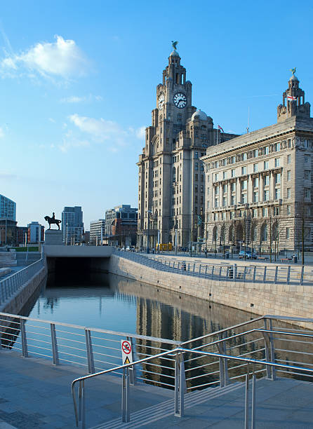 istock Liver building and canal link 154946346