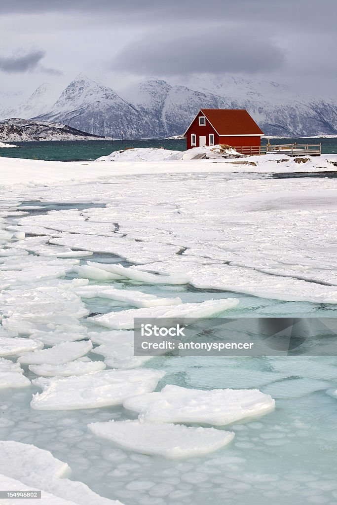 Arctic Rorbu en Laponia Noruega - Foto de stock de Rorbu libre de derechos