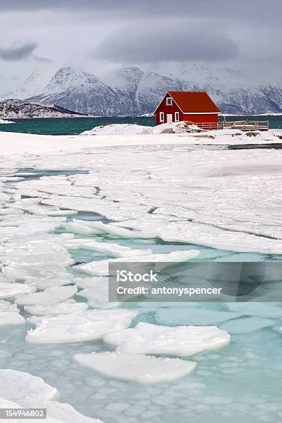 Arctic Rorbu En Laponia Noruega Foto de stock y más banco de imágenes de Rorbu - Rorbu, Tromso, Aire libre