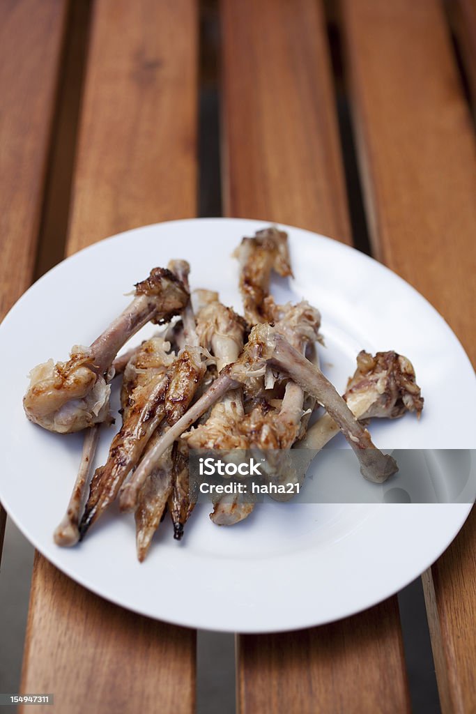 Ala di pollo Barbecue di carne su un piatto - Foto stock royalty-free di Carne di pollo
