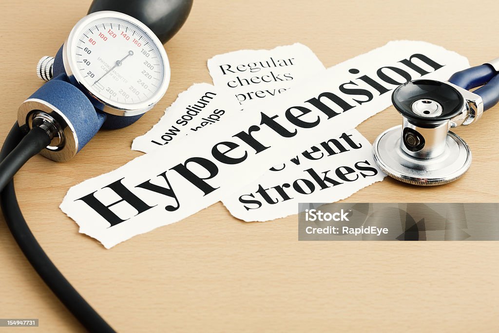 高血圧ヘッドライン、血圧ゲイジと聴診器 - アルファベットのロイヤリティフリーストックフォト