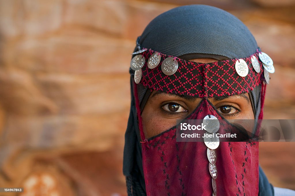 Femme bédouine voilé en Jordanie - Photo de Bédouin libre de droits