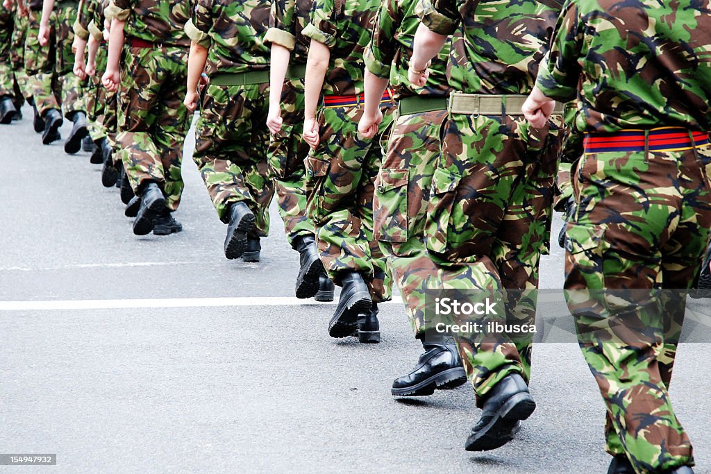 Soldiers marching in line - 免版稅英國圖庫照片