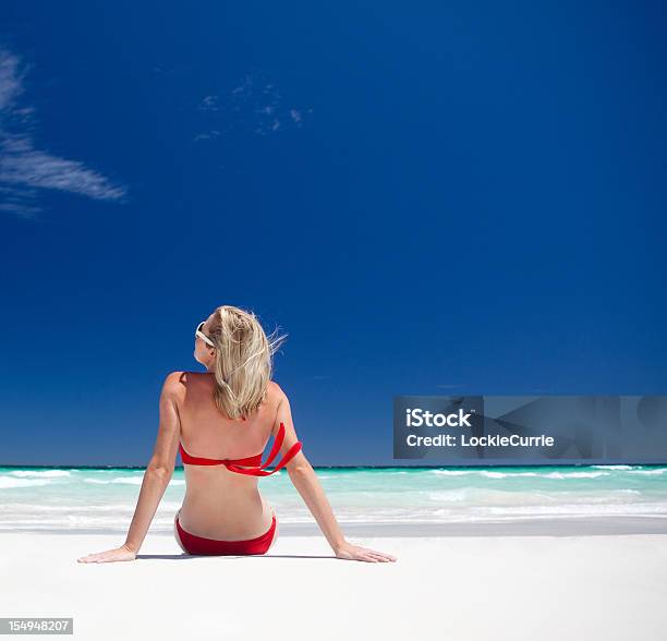 Tomar El Sol Foto de stock y más banco de imágenes de Biquini - Biquini, Playa, Rojo