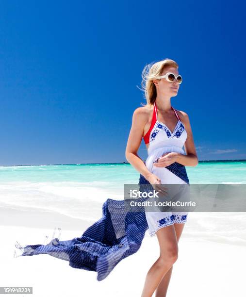 Foto de Feriado e mais fotos de stock de Adulto - Adulto, Areia, Azul