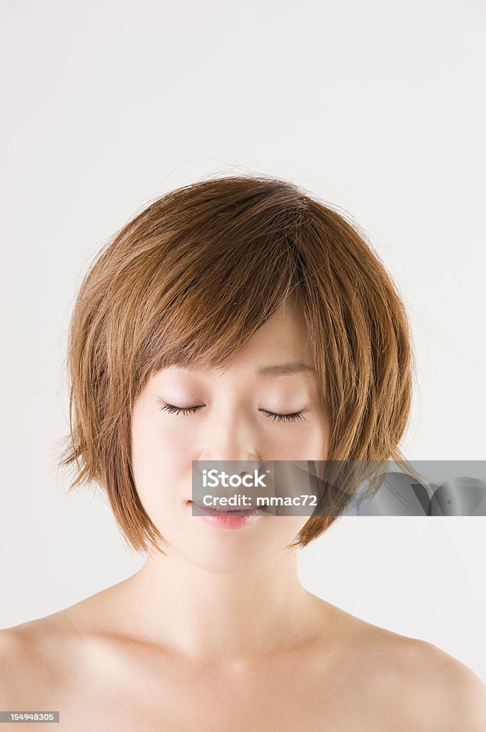 세로는 아름다운 아시아판 가진 여자 문닫음 아이즈 - 로열티 프리 30-39세 스톡 사진