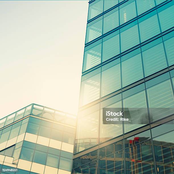 Moderno Edificio En La Luz Del Sol Foto de stock y más banco de imágenes de Acero - Acero, Alemania, Anochecer