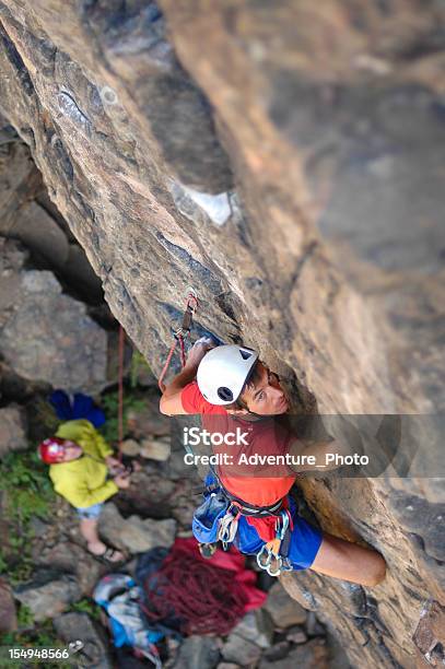 Photo libre de droit de Escaladeur De Pistes Difficiles Terrains Dalpinisme banque d'images et plus d'images libres de droit de Abrupt