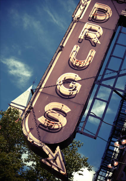 istock Drugs store sign 154948583