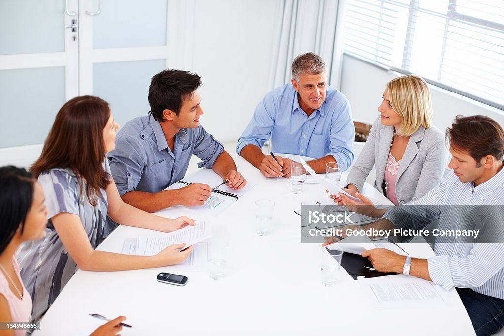 team di Business in una riunione - Foto stock royalty-free di Accordo d'intesa