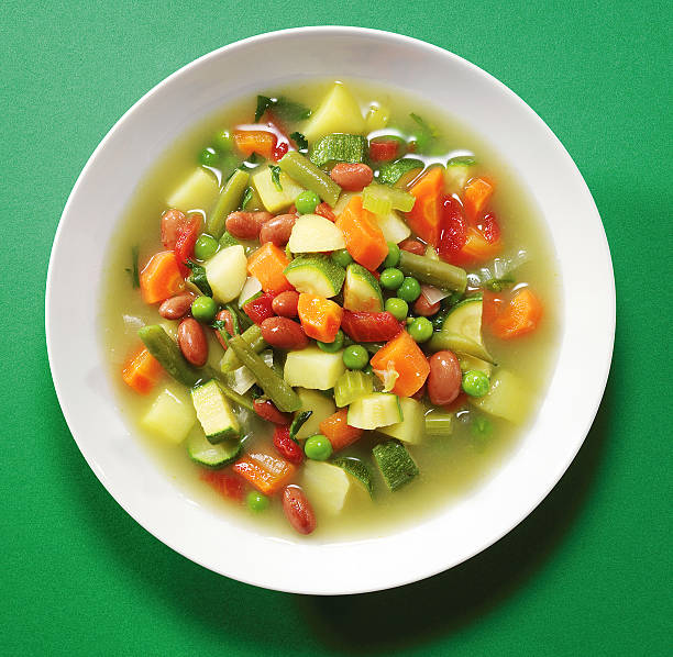 zuppa di verdure - minestrone foto e immagini stock
