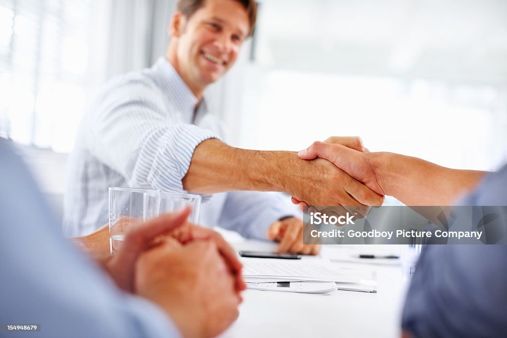 Di affari handshake - Foto stock royalty-free di Accordo d'intesa