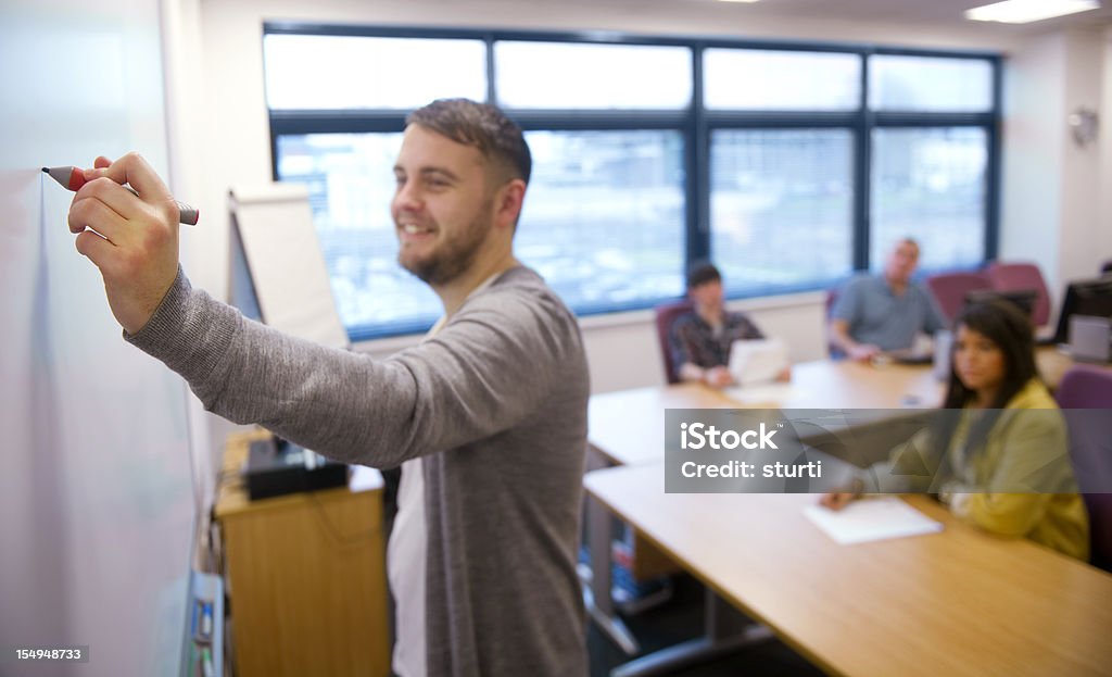 Professor sorridente e sua turma - Royalty-free Professor Foto de stock