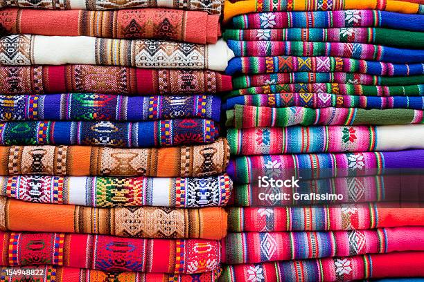 Foto de Colorido Cobertores No Mercado Da América Do Sul Na Argentina e mais fotos de stock de Honduras