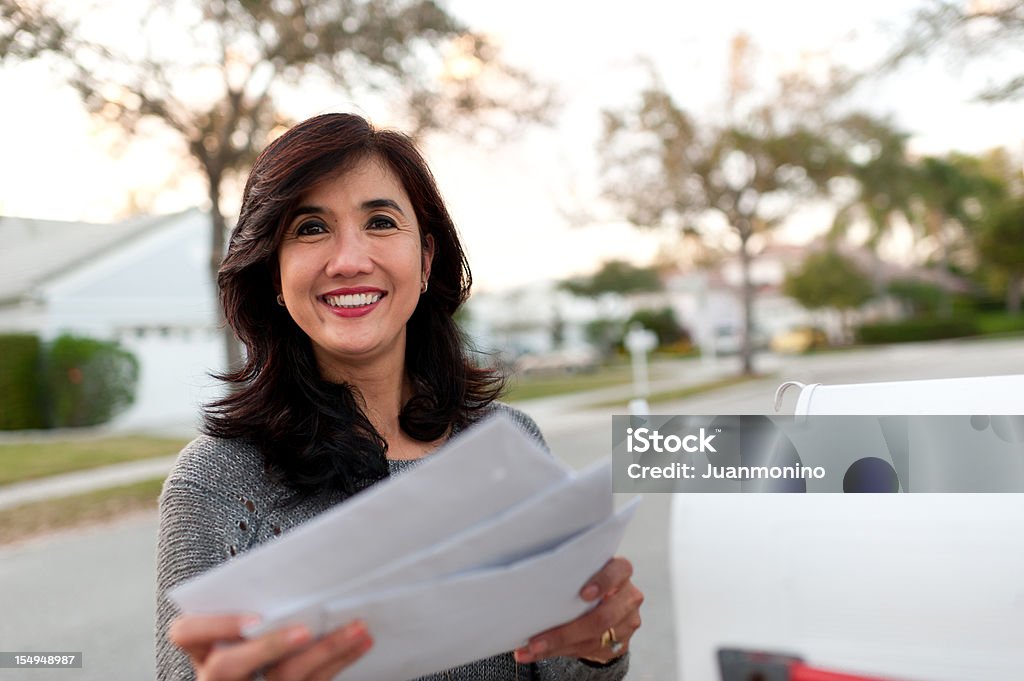 Dona de casa feliz - Foto de stock de Caixa de correio royalty-free