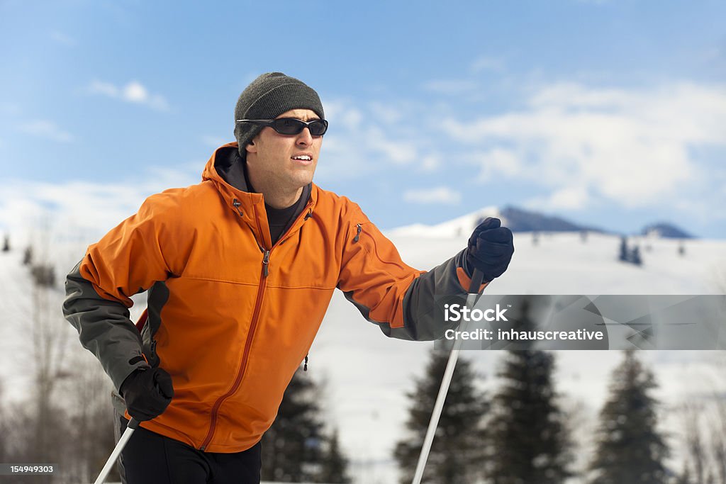 Jeune homme de skieur - Photo de Casque libre de droits