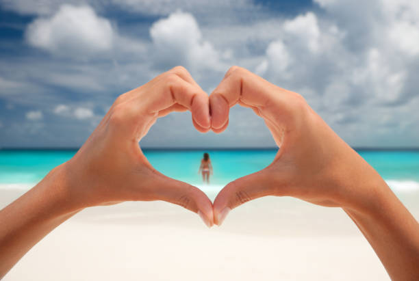 istock Hands Heart - Honeymoon Paradise Beach (XXXL) 154949331