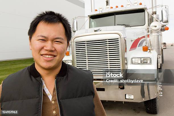 Truckin Foto de stock y más banco de imágenes de Camionero - Camionero, Chino - Oriental, Etnias asiáticas e indias