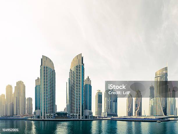 Vista Panorámica De La Marina De Dubai Foto de stock y más banco de imágenes de Abundancia - Abundancia, Aire libre, Arquitectura