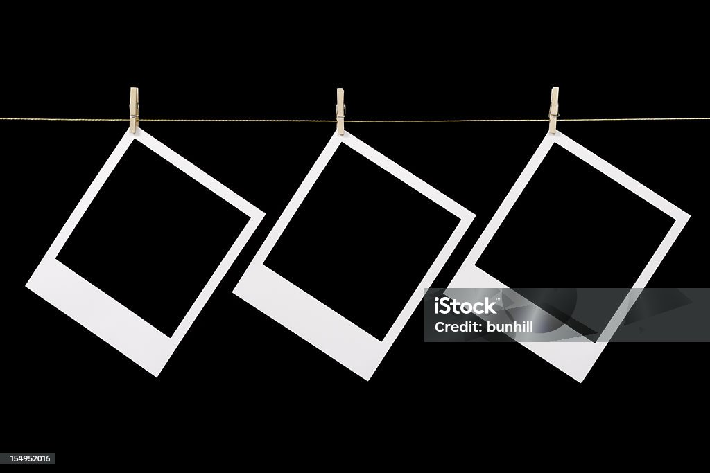 Три blanked-мгновенных фотографий polaroid hanging - Стоковые фото Мгновенная печать роялти-фри