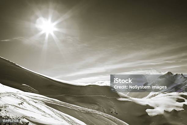 Foto de Nascer Do Sol Sobre O St Anton Am Arlberg Área De Esqui e mais fotos de stock de Alpes europeus