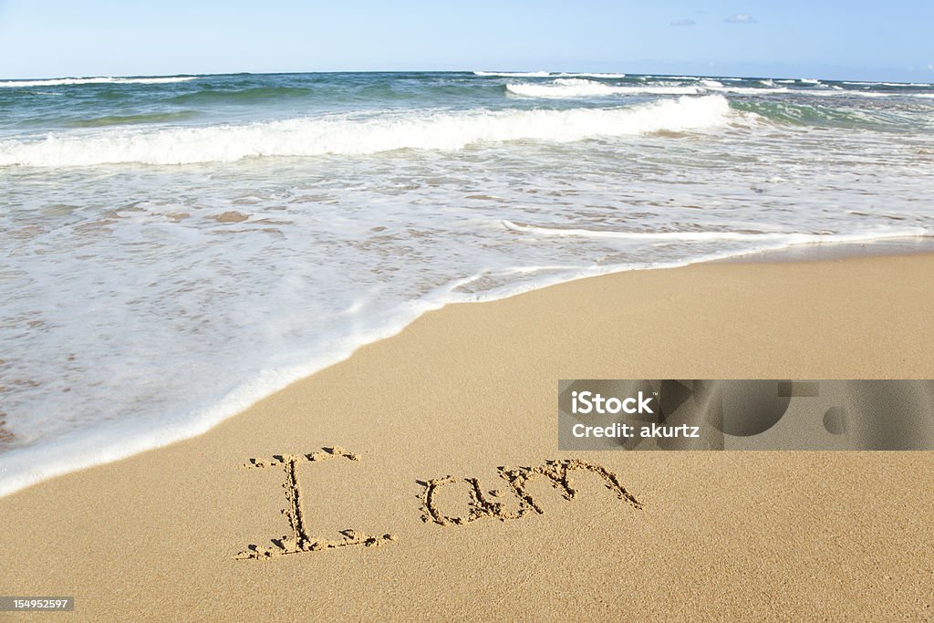 "Eu sou" na areia da praia - Foto de stock de Respeito royalty-free