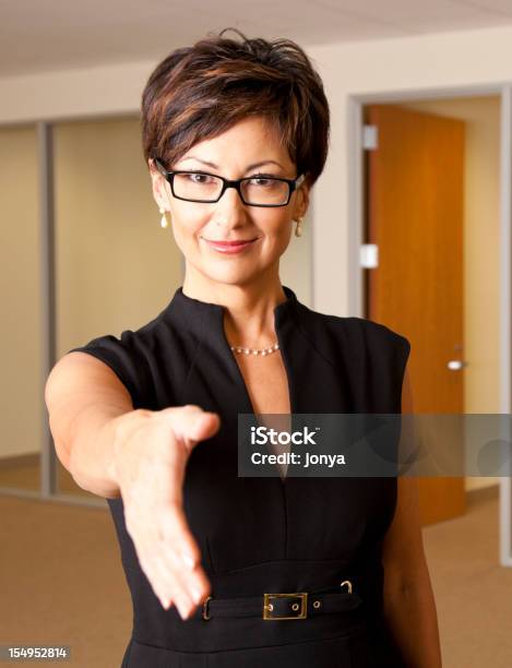 Photo libre de droit de Offre Promotionnellenbsp banque d'images et plus d'images libres de droit de Cheveux courts - Cheveux courts, Femmes, Une seule femme